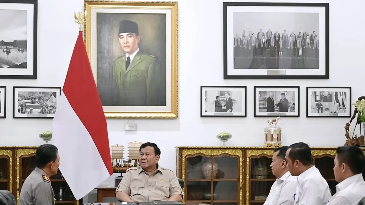 Prabowo bertemu wamen panrb purwadi arianto dan wakapolri komjen wahyu hadiningrat. (dokumentasi foto sekretariat.kabinet).
