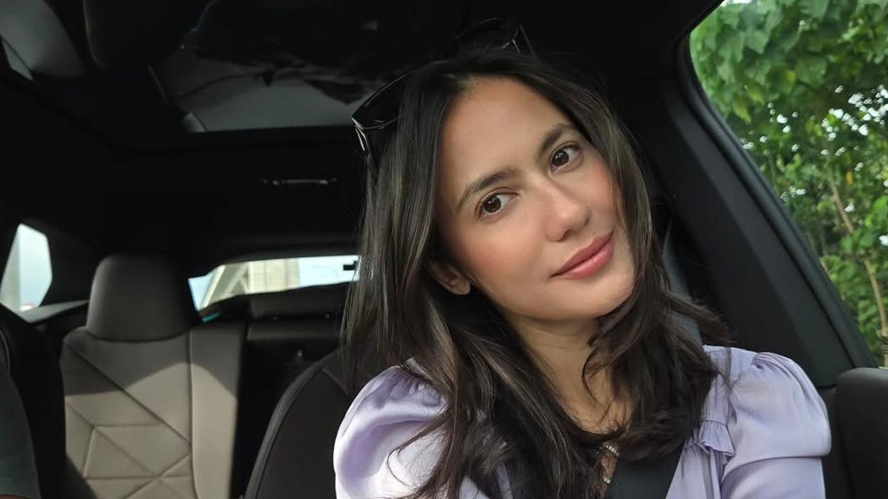 Potret Pevita Pearce dengan Outfit Casual yang Menawan (credit: instagram/pevpearce)