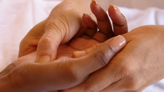 Ilustrasi Pijat Migrain