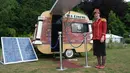Sol Sinema di Wales Selatan ini dirancang oleh Peter O’Conor menggunakan matahari untuk menjadi sumber energi. Bioskop ini cukup untuk menampung 8 orang saja jadi bioskop ini bisa berpindah tempat sesuai dengan keinginan. (www.undercurrents.org)