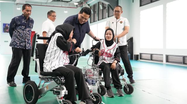 Menteri Pemuda dan Olahraga (Menpora), Erick Thohir, saat berkunjung ke pelatnas National Paralympic Committe (NPC) of Indonesia. (Dok. Kemenpora)