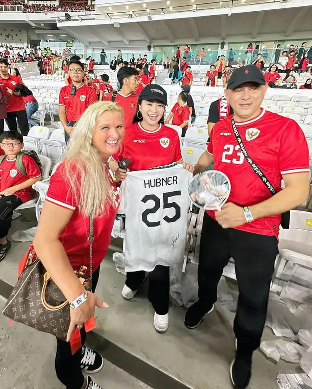 6 Potret Fitri Carlina Bareng Keluarga Nathan Tjoe-A-On dan Justin Hubner, Bikin Fans Iri