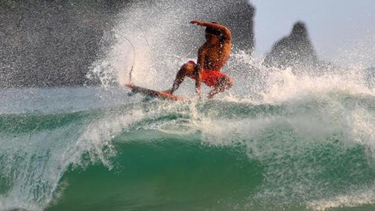 Menpora batal lepas tukik, lomba surfing internasional tetap digelar