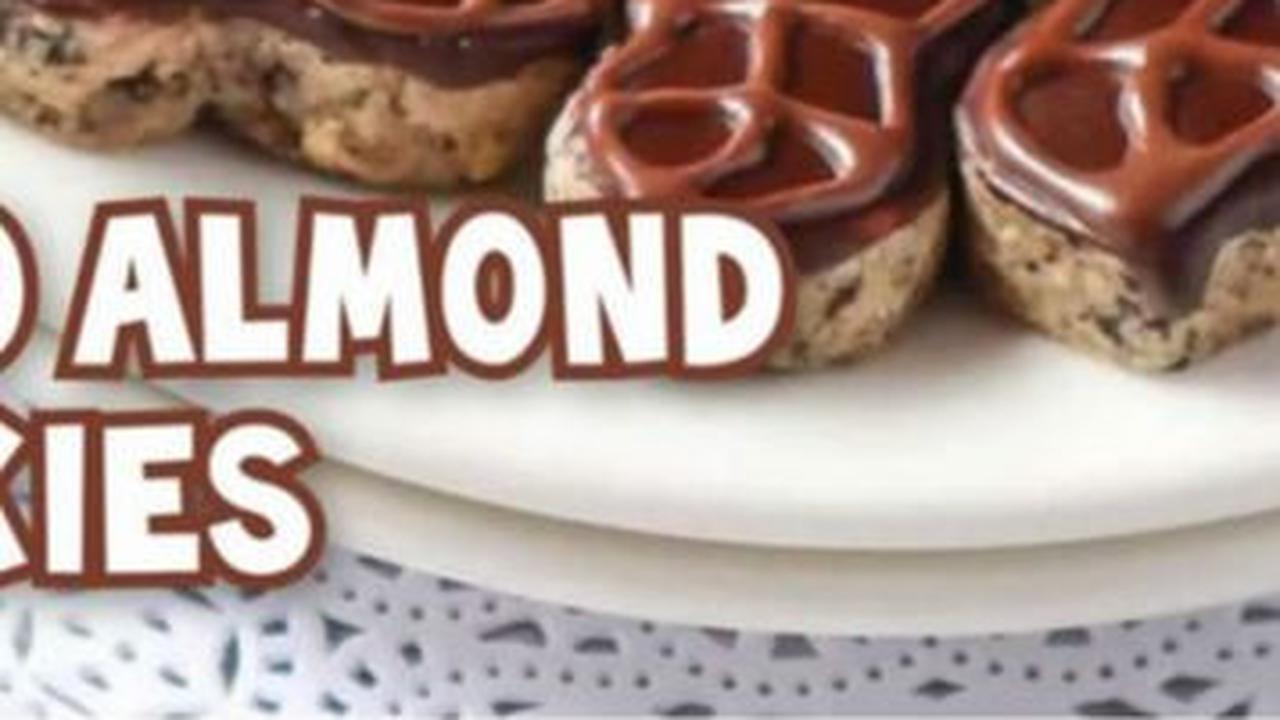 1. Resep Kue Kering Cokelat: Oreo Almond Cookies<br>