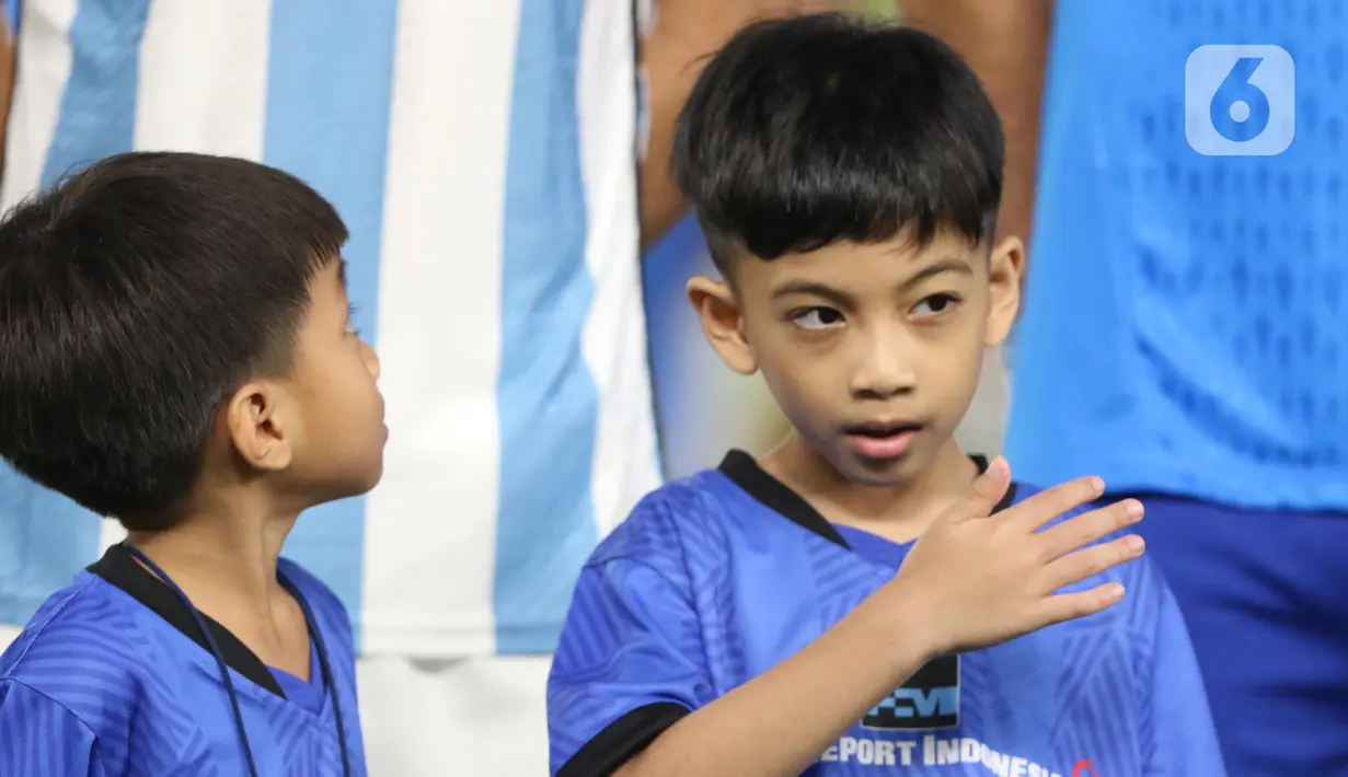 Tim Tango unggul 2-0 atas Indonesia di menit ke-55. Tendangan penjuru Giovani Lo Celso disambut Cristian Romero untuk merobek gawang tuan rumah. Kekalahan 0-2 Timnas Indonesia dari Argentina tidak berbuah hingga peluit akhir dibunyikan. (Liputan6.com/Helmi Fithriansyah)