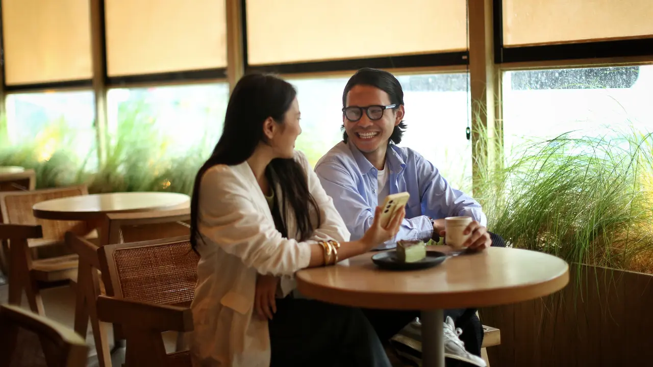 couple maret cara berkomunikasi