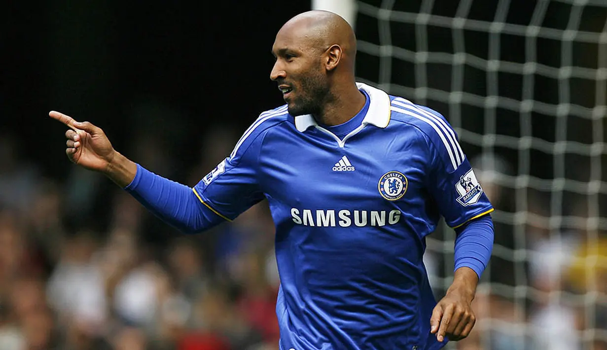 Nicolas Anelka, selama empat musim dirinya berseragam Chelsea sebelum akhirnya pindah ke Liga China. Striker asal Prancis ini berhasil mempersembahkan The Blues gelar Liga Inggris dan Liga Champions. (AFP/Glyn Kirk)