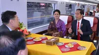 Ke Shanghai, Jokowi naik kereta dari Hangzhou East Station