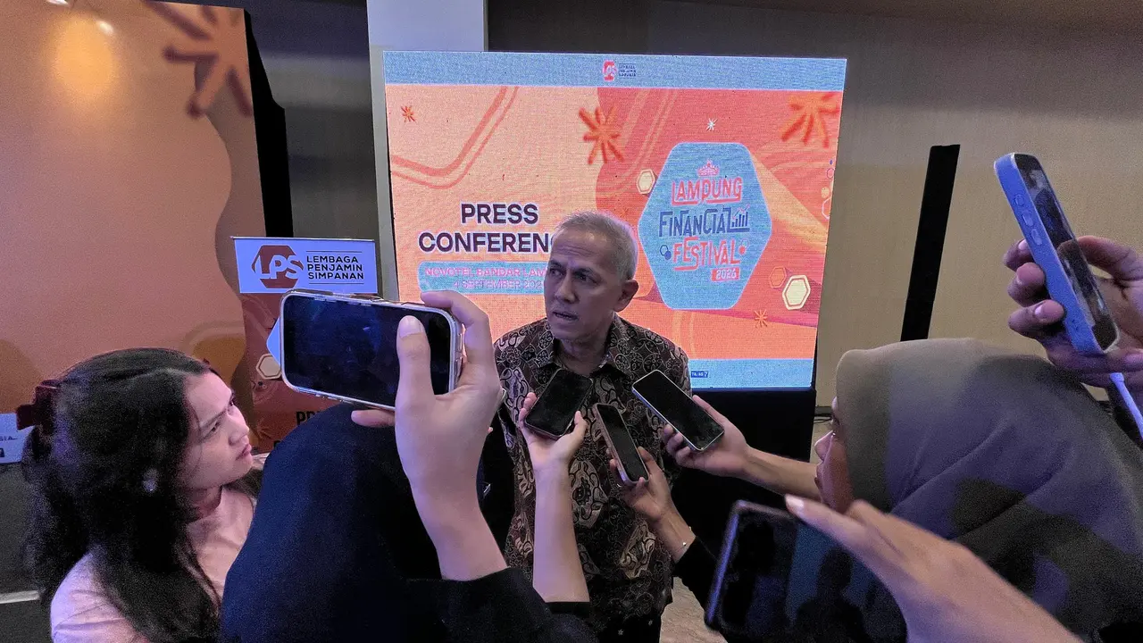 Ketua Dewan Komisioner Lembaga Penjamin Simpanan (LPS) , Anggito Abimanyu  saat jumpa pers gelaran Lampung Financial Festival, Jumat (4/9/2026). (Liputan6.com/Ardi)