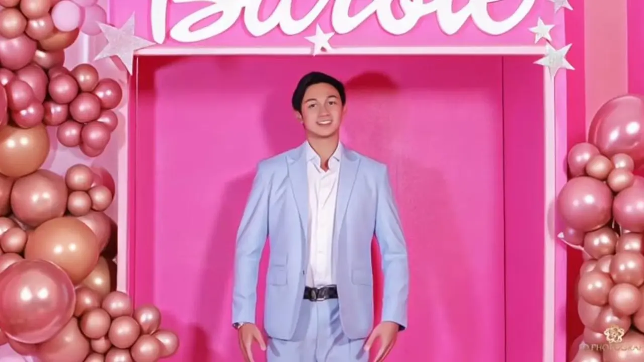 Caesar Hito Cosplay Jadi Barbie Ken