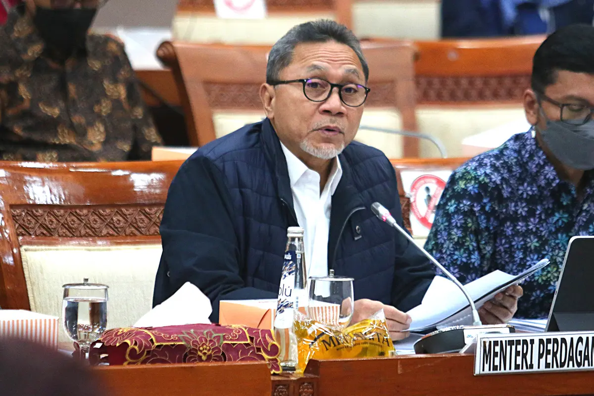 Raker dengan Komisi VI DPR, Mendag Zulkifli Hasan Tunjukkan Minyakita