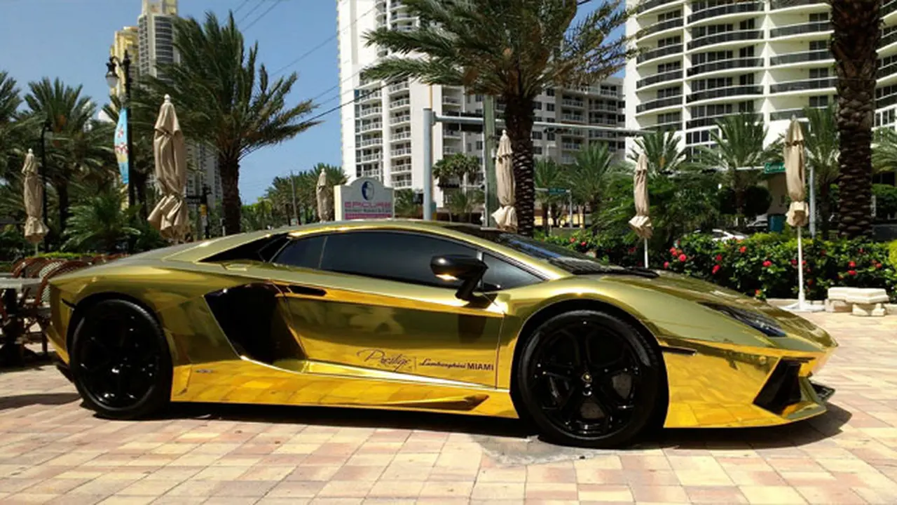 lamborgini-emas-130926c.jpg