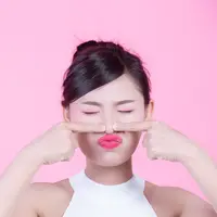 Terapkan 5 cara ini untuk mencegah timbulnya komedo di wajah kamu (Credit: Freepik/jcomp)