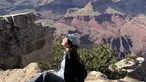 Liburan ke Negeri Paman Sam, Gege Elisa mengunjungi Grand Canyon. Dalam momen liburan tersebut, Gege tampil dengan busana kasual yang terlihat menawan. Melihat indahnya Grand Canyon, banyak momen diabadikan di media sosial Instagram(Liputan6.com/IG/@gegeelisa94)