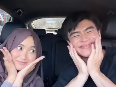 Lewat laman Instagram pribadi mereka, pemain film “Cek Toko Sebelah” ini sering satu mobil dengan Steven Wongso. (Liputan6.com/IG/@arafahrianti)