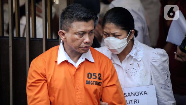 Pelukan Erat Ferdy Sambo kepada Putri Candrawathi Saat Rekonstruksi Pembunuhan Brigadir J