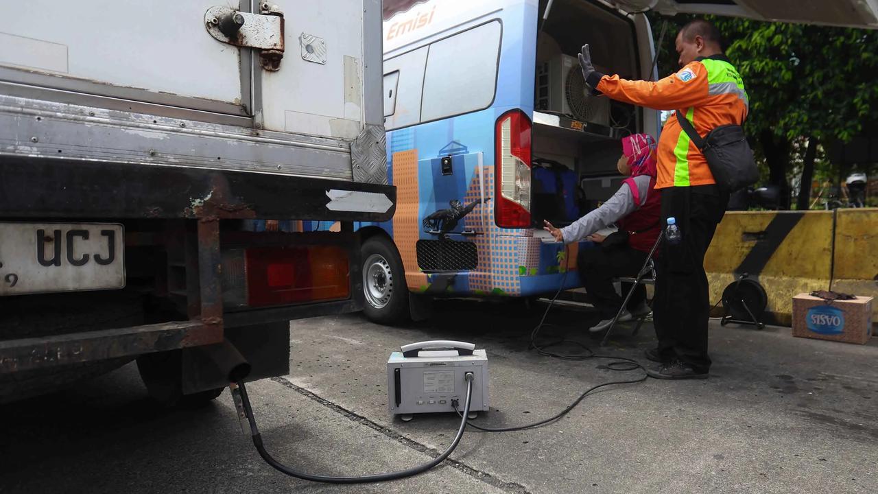 FOTO: Uji Emisi Gratis Digelar di Terminal Blok M Jakarta Selatan