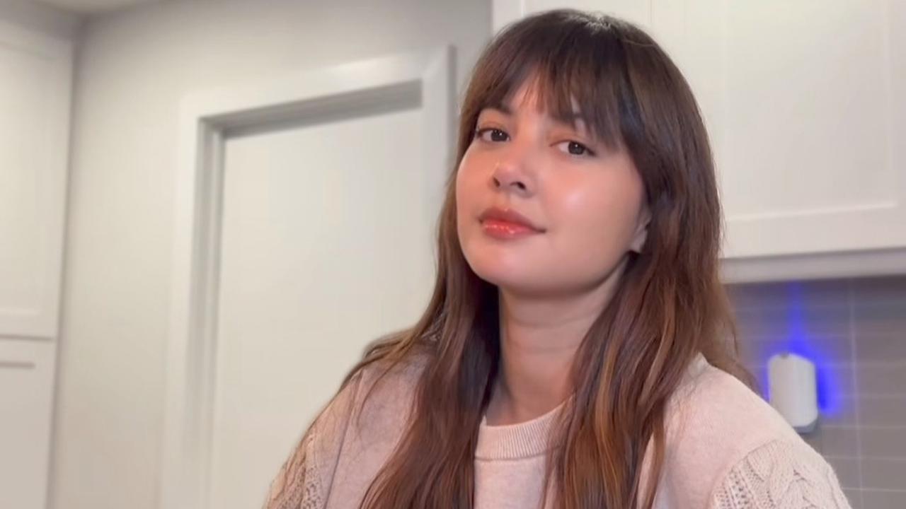 5 Potret Dapur Super Bersih Aurelie Moeremans di Amerika, Kitchen Island Luas - Semua Perabot Simpan di Lemari