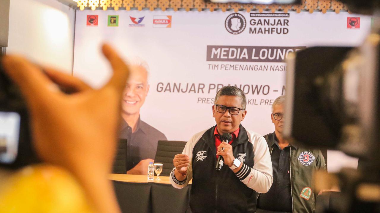 Selain gerakan etika, mundurnya Ahok disebut sebagai langkah untuk mendukung penuh Ganjar Prabowo-Mahfud di Pilpres 2024.<br>