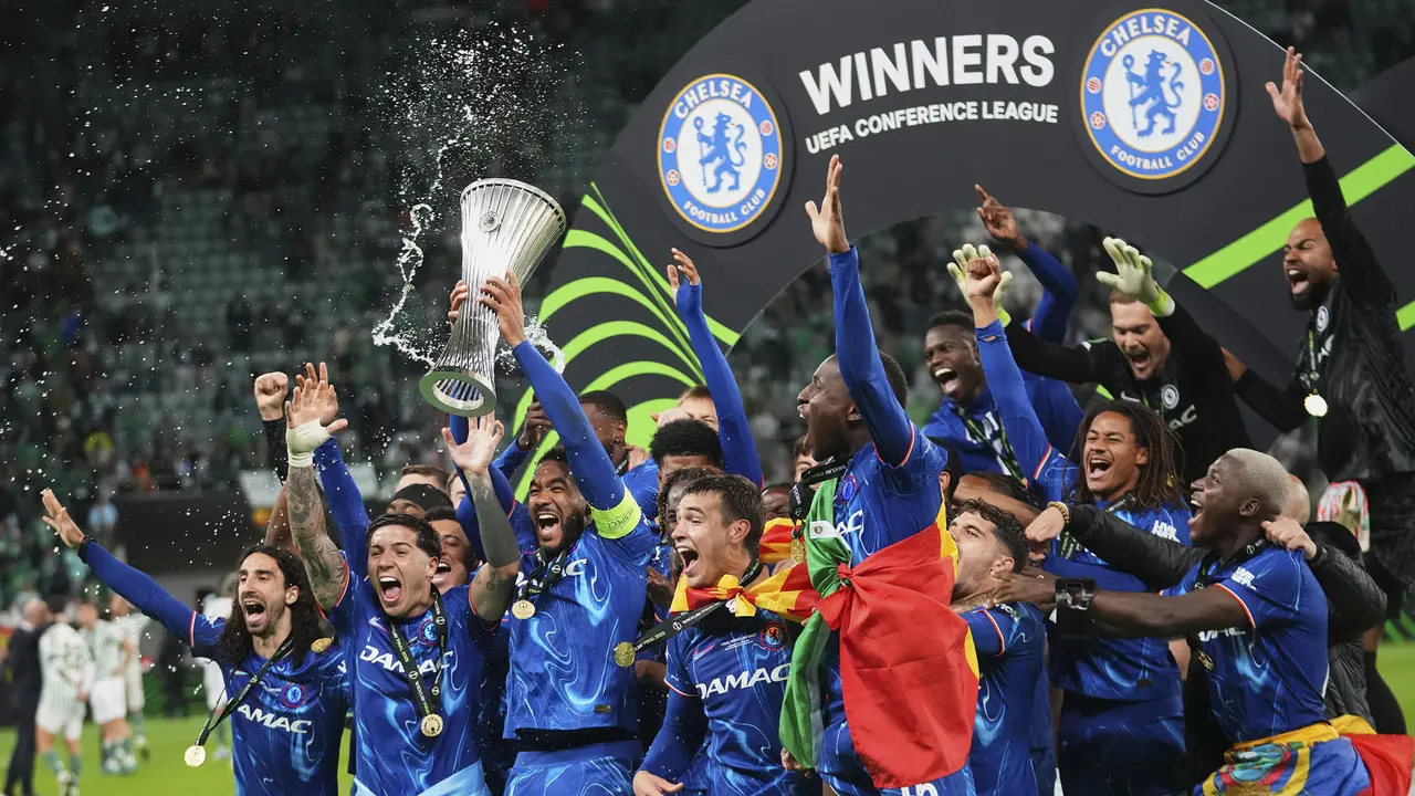 Foto: Sabet Gelar Juara Conference League, Chelsea Pecahkan Rekor Baru
