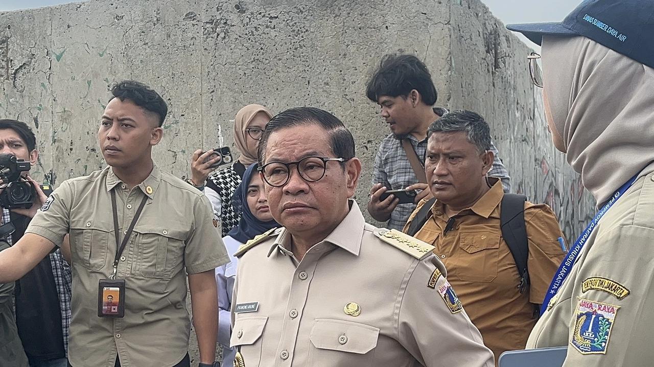 Pramono Cek Tanggul Pengaman Pesisir Pantai