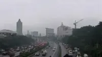 VIDEO: Hujan Sejak Pagi, Sebagian Wilayah Ibu Kota Masih Berkabut