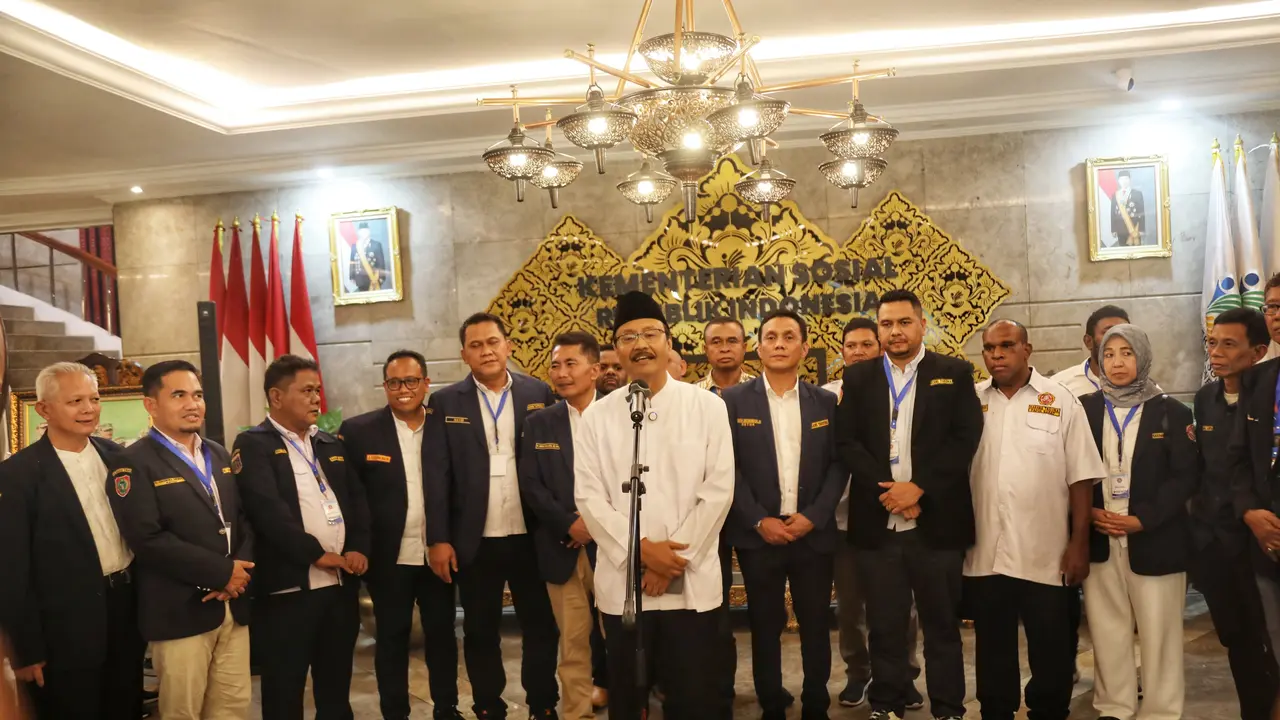 Pertemuan para pengurus Karang Taruna dengan Menteri Sosial Saifullah Yusuf (Gus Ipul) di kantor Kementerian Sosial, Sabtu 19 Juli 2025