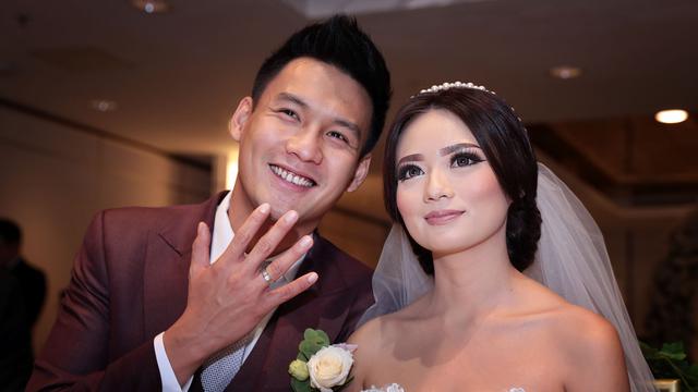 Natal Pertama Fendy Chow Dan Stella Cornelia Sebagai Suami Istri Showbiz Liputan6 Com