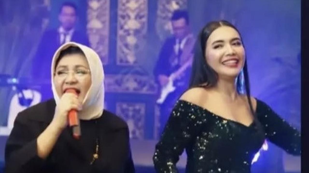 Sang Ibunda Berpulang, 7 Potret Kenangan Denada Bersama Emilia Contessa yang Penuh Kekompakan