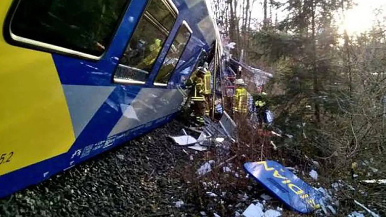 Tabrakan Kereta di Jerman, 4 Tewas, Ratusan Terluka