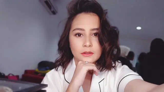 [Bintang] 3 Gaya Hairstyling Prilly Latuconsina Ini Cocok untuk Tipe Rambut Pendek