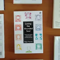 Buku Loving the Wounded Soul./Copyright Endah