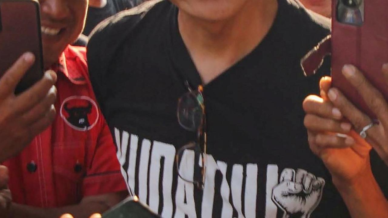 Pada kesempatan itu, ganjar terlihat memakai kaos hitam bertuliskan Kudatuli. Foto: merdeka.com / Arie Basuki
