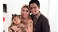 Oki Setiana Dewi bersama anak dan suami, Ory Vitrio [Instagram]