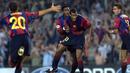 Rivaldo. Eks gelandang serang Brasil berusia 50 tahun yang pensiun pada Agustus 2015 bersama Mogi Mirim ini menjadi pencetak gol terbanyak di ajang Liga Champions pada musim 1999/2000 saat membela Barcelona. Ia mampu mengoleksi 10 gol dari 14 laga. Gelar top skor pun harus dibagi tiga dengan dua pemain lainnya, Mario Jardel dan Raul Gonzalez yang sama-sama mencetak 10 gol. Barcelona sendiri terhenti langkahnya oleh Valencia di babak semifinal. (AFP/Christophe Simon)
