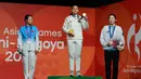 Peraih medali emas Desak Made Rita Kusuma Dewi dari Indonesia (tengah) berpose di podium bersama peraih medali perak Deng Lijuan dari China (kiri) dan peraih medali perunggu Jeong Ji-min dari Korea Selatan pada upacara penyerahan medali final nomor speed putri Asian Games 2026 di Nagoya, Jepang, Rabu (30/9/2026). (AP Photo/Dita Alangkara)