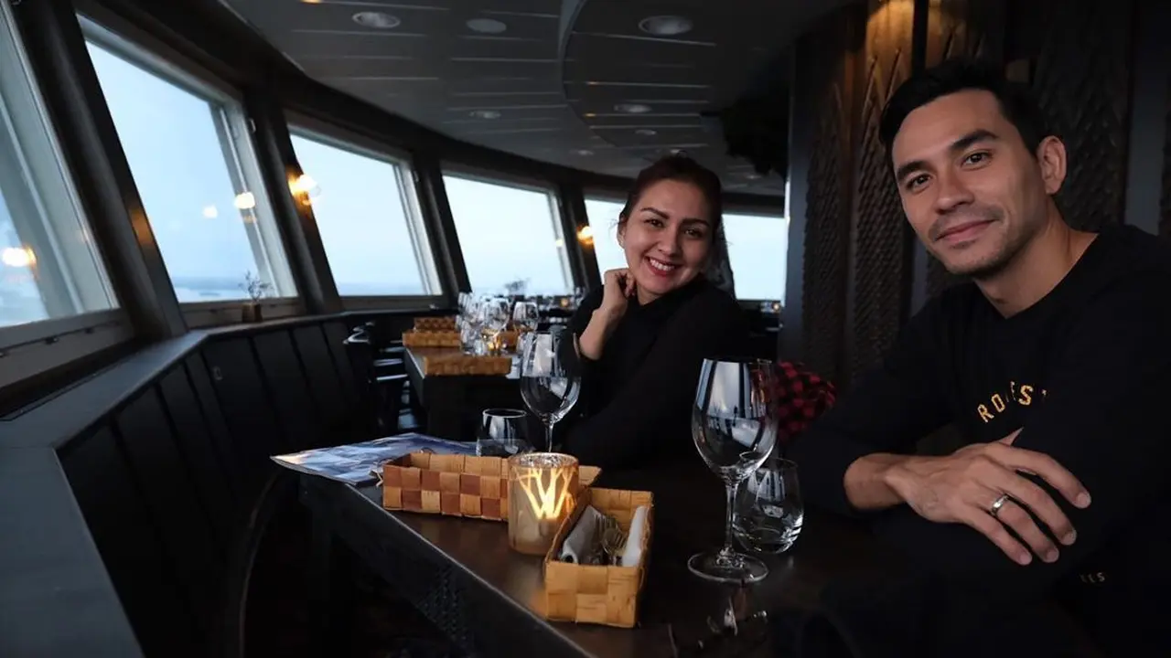 Donna Agnesia dan Darius Sinathrya. (Foto: Instagram @darius_sinathrya)