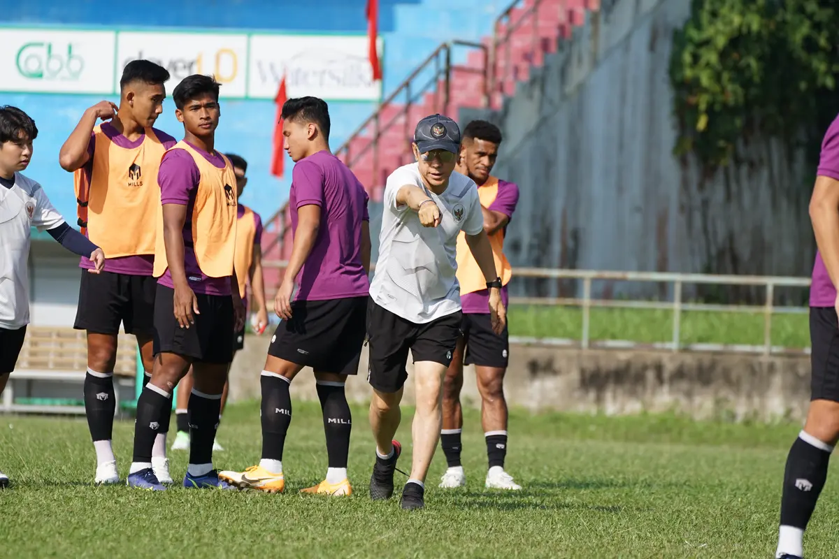 Timnas Indonesia U-23 latihan di Vietnam. (PSSI).