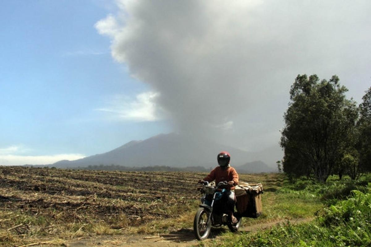 Ini penampakan Gunung Raung yang terus semburkan abu vulkanik