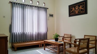 Cara Membersihkan Tirai Tanpa Melepas Relnya, Praktis dan Tetap Bersih Maksimal