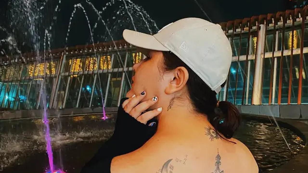 7 Potret Talitha Curtis Pamer 8 Tato di Tubuh, Tato Ular Tanda Penyembuhan