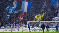 Para pemain Lazio merayakan kemenangan setelah mengalahkan Inter Milan pada pertandingan lanjutan Liga Serie A Italia di stadion Olimpiade Roma, Minggu, (16/2/2020). Lazio menang 2-1 atas Inter Milan.  (AFP/Andreas Solaro)