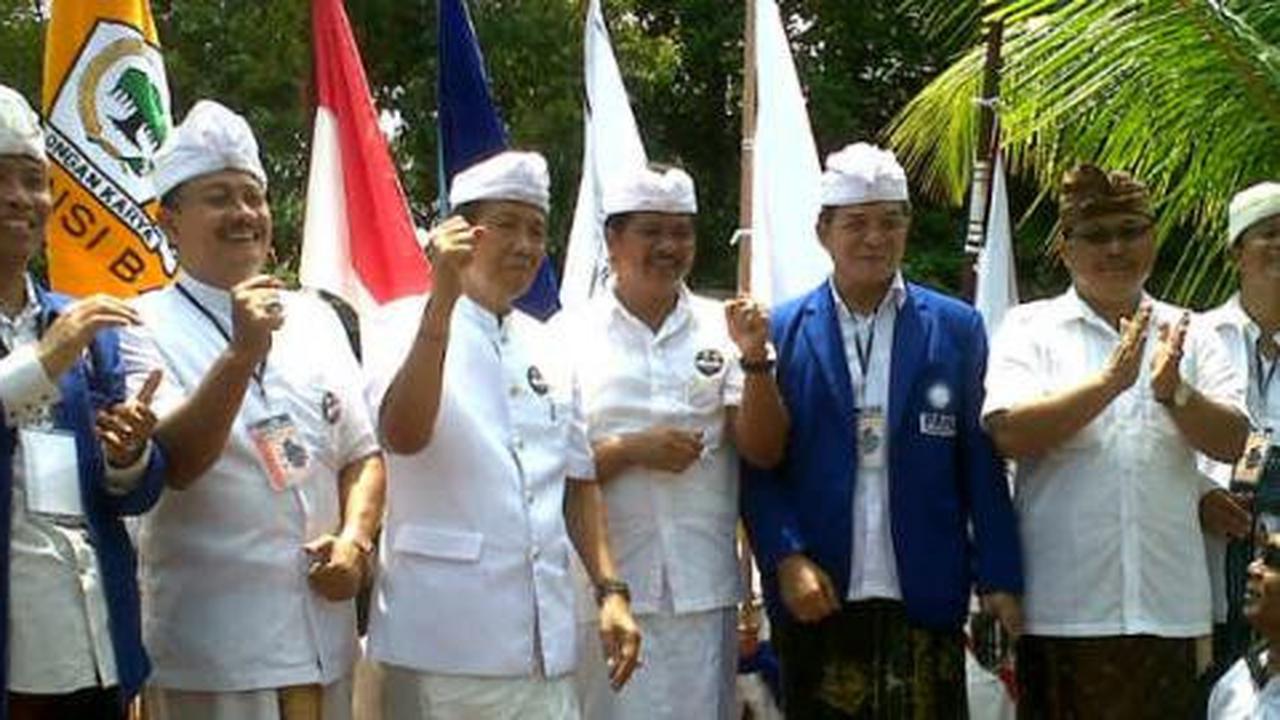 Didukung 8 parpol, Made Mangku Pastika daftar Pilgub ke KPU Bali