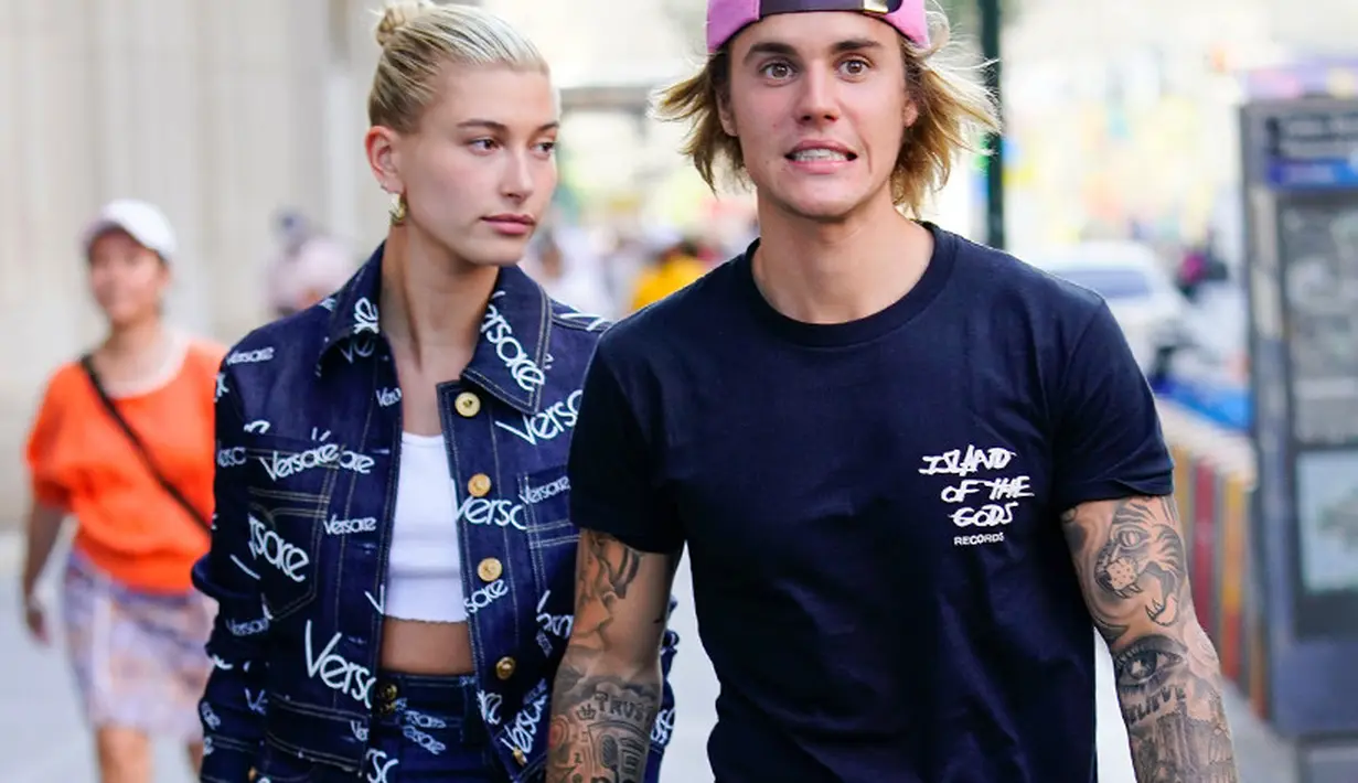 "Justin mengatakan tatonya adalah masa lalu dan Hailey adalah wanita yang ia pilih untuk masa depannya," lanjut sumber. (Flare)