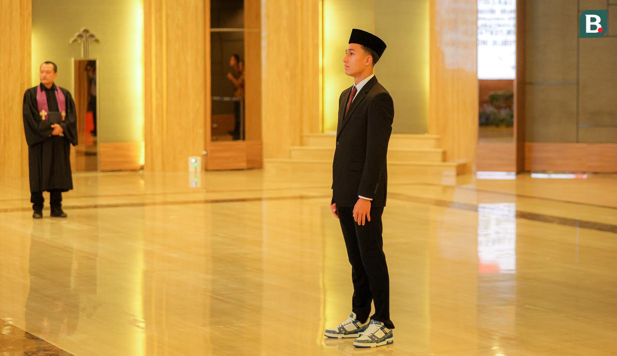 <p>Pemain FC Utrecht, Miliano Jonathans saat prosesi pengambilan sumpah kewarganegaraan Republik Indonesia di Kementerian Hukum dan HAM, Kuningan, Jakarta Selatan, Rabu (03/09/2025). (Bola.com/Bagaskara Lazuardi)</p>