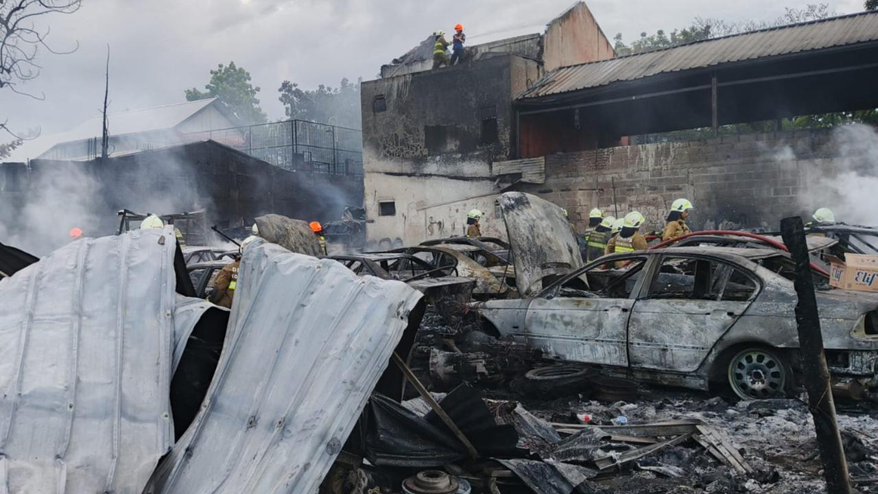 Bengkel Mobil di Antapani Bandung Alami Kebakaran Hebat, 21 Unit Kendaraan Hangus