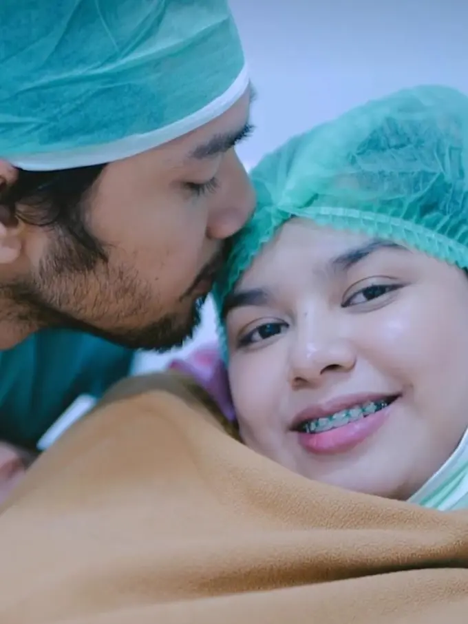 Potret Setia Achmad Megantara Dampingi Istri Lahiran