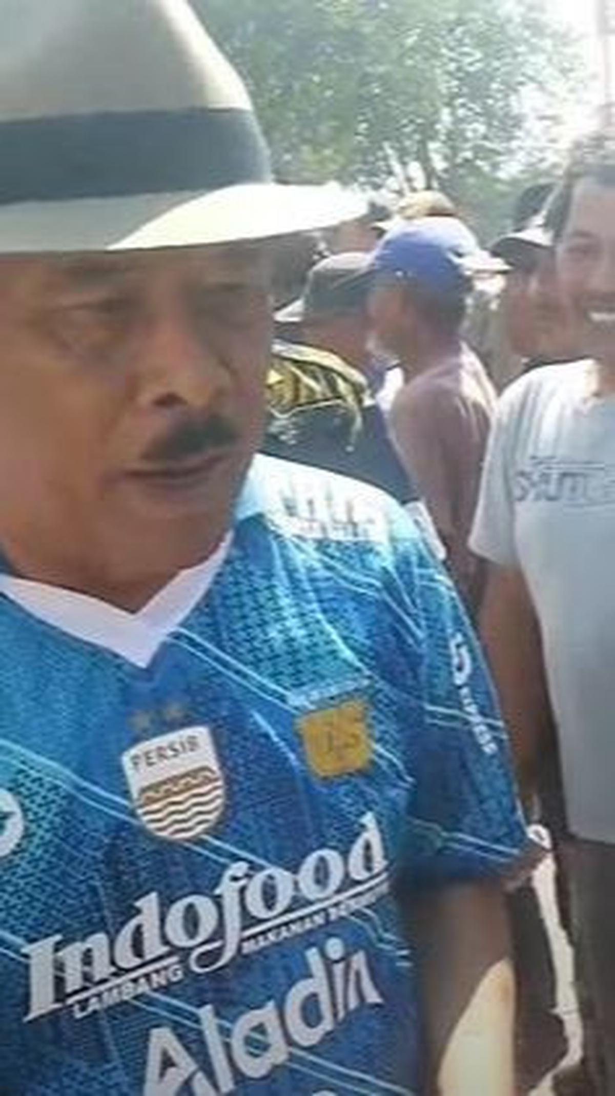 <b>Bos Persib Bagi-bagi Rezeki</b>