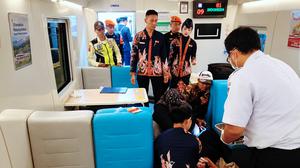 Detik-Detik Penumpang Kereta Api Sangkuriang Melahirkan di Perjalanan