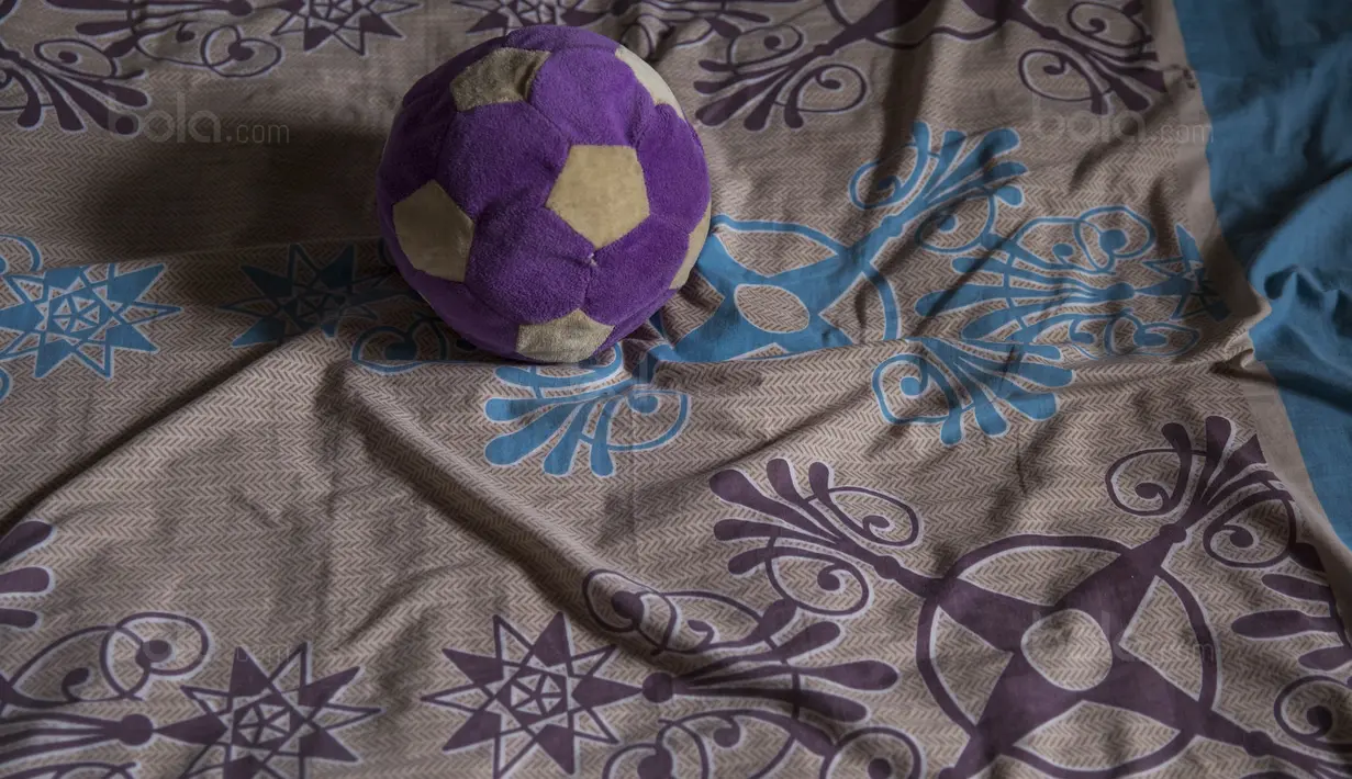 Sepak bola menjadi magnet bagi warga Tulehu untuk bisa merubah nasib ekonomi sehingga banyak keluarga disana mendidik anaknya bermain bola. (Bola.com/Vitalis Yogi Trisna)